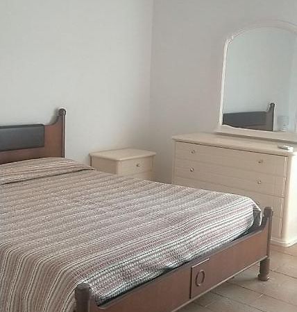 Kiki Beb Carbonia Buitenkant foto