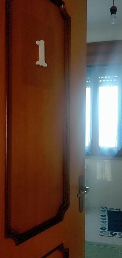 Kiki Beb Carbonia Buitenkant foto